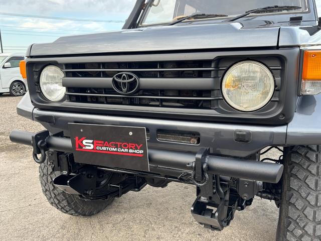 ランドクルーザー７０ ＺＸ　ランクル７０／ランクル７３／ディーゼル／４速ＡＴ／ＺＸ／ＦＲＰトップ／シュノーケル／社外１６ＡＷ／ジオランダーＭＴタイヤ（２５５／８５Ｒ１６）／リフトアップ／ショートボディー／社外ステアリング（7枚目）