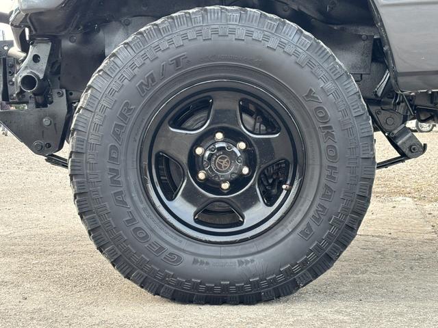 ランドクルーザー７０ ＺＸ　ランクル７０／ランクル７３／ディーゼル／４速ＡＴ／ＺＸ／ＦＲＰトップ／シュノーケル／社外１６ＡＷ／ジオランダーＭＴタイヤ（２５５／８５Ｒ１６）／リフトアップ／ショートボディー／社外ステアリング（8枚目）