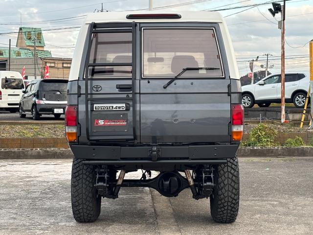 ランドクルーザー７０ ＺＸ　ランクル７０／ランクル７３／ディーゼル／４速ＡＴ／ＺＸ／ＦＲＰトップ／シュノーケル／社外１６ＡＷ／ジオランダーＭＴタイヤ（２５５／８５Ｒ１６）／リフトアップ／ショートボディー／社外ステアリング（12枚目）