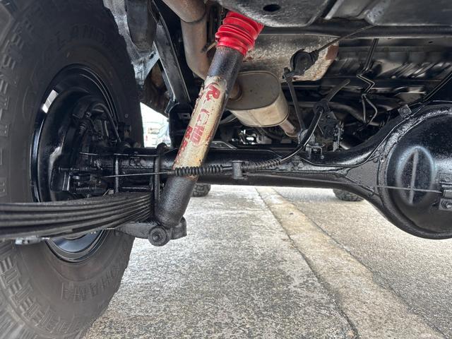 ランドクルーザー７０ ＺＸ　ランクル７０／ランクル７３／ディーゼル／４速ＡＴ／ＺＸ／ＦＲＰトップ／シュノーケル／社外１６ＡＷ／ジオランダーＭＴタイヤ（２５５／８５Ｒ１６）／リフトアップ／ショートボディー／社外ステアリング（24枚目）