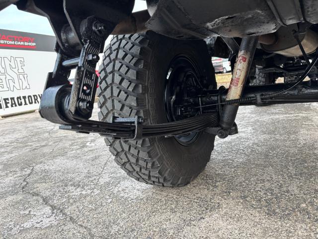 ランドクルーザー７０ ＺＸ　ランクル７０／ランクル７３／ディーゼル／４速ＡＴ／ＺＸ／ＦＲＰトップ／シュノーケル／社外１６ＡＷ／ジオランダーＭＴタイヤ（２５５／８５Ｒ１６）／リフトアップ／ショートボディー／社外ステアリング（25枚目）