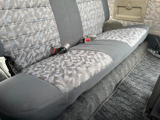 ランドクルーザー７０ ＺＸ　ランクル７０／ランクル７３／ディーゼル／４速ＡＴ／ＺＸ／ＦＲＰトップ／シュノーケル／社外１６ＡＷ／ジオランダーＭＴタイヤ（２５５／８５Ｒ１６）／リフトアップ／ショートボディー／社外ステアリング（36枚目）