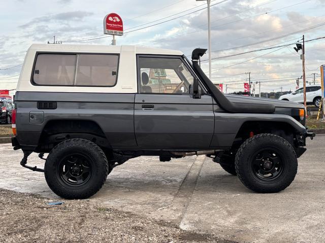 ランドクルーザー７０ ＺＸ　ランクル７０／ランクル７３／ディーゼル／４速ＡＴ／ＺＸ／ＦＲＰトップ／シュノーケル／社外１６ＡＷ／ジオランダーＭＴタイヤ（２５５／８５Ｒ１６）／リフトアップ／ショートボディー／社外ステアリング（66枚目）