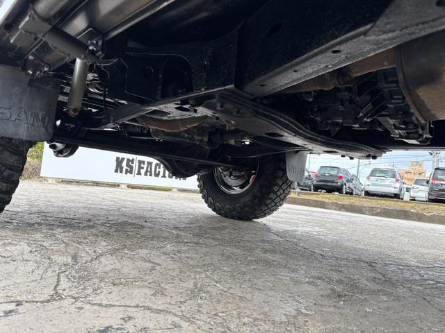 サファリ グランロード　サファリ／グランロード／ディーゼル／新品ブラック全塗装済み／新品ランチョショック／リフトアップ／５速マニュアル／マニュアルハブ／ＢＦグッドリッチマッドテレーンタイヤＫＭ３／社外１６ＡＷ／バンパーガード（26枚目）