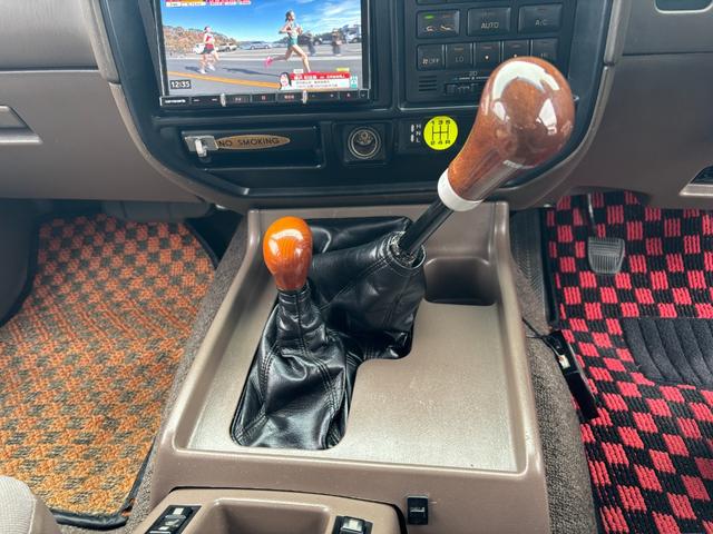 ランドクルーザー80 GX ランクル80/最終型/GX/5速MT/観音開き/ガソリン/1FZエンジン/新品全塗装/ETC/パイオニア製ナビ/フルセグTV/バックカメラ/エリートマックス16AW/ブリジストンタイヤ/リフトアップ(14枚目)