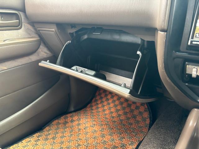 ランドクルーザー80 GX ランクル80/最終型/GX/5速MT/観音開き/ガソリン/1FZエンジン/新品全塗装/ETC/パイオニア製ナビ/フルセグTV/バックカメラ/エリートマックス16AW/ブリジストンタイヤ/リフトアップ(43枚目)