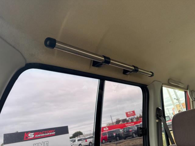 ランドクルーザー80 GX ランクル80/最終型/GX/5速MT/観音開き/ガソリン/1FZエンジン/新品全塗装/ETC/パイオニア製ナビ/フルセグTV/バックカメラ/エリートマックス16AW/ブリジストンタイヤ/リフトアップ(45枚目)