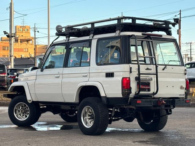 ランドクルーザー70 LX ランクル70/ランクル77/ディーゼル/5速MT/前後デフロック/LX/リフトアップ/社外ルーフラック/リアラダー/SUPER OFF ROADERフォグランプ/ウィンチ/ETC/シートカバー(7枚目)