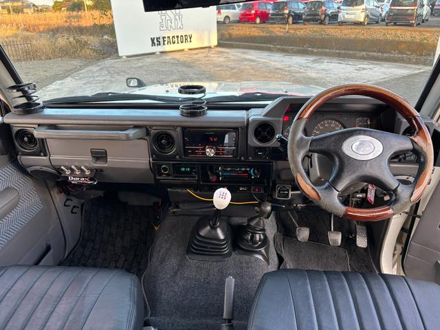 ランドクルーザー70 LX ランクル70/ランクル77/ディーゼル/5速MT/前後デフロック/LX/リフトアップ/社外ルーフラック/リアラダー/SUPER OFF ROADERフォグランプ/ウィンチ/ETC/シートカバー(19枚目)