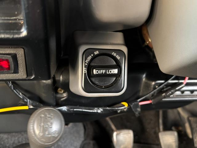 ランドクルーザー70 LX ランクル70/ランクル77/ディーゼル/5速MT/前後デフロック/LX/リフトアップ/社外ルーフラック/リアラダー/SUPER OFF ROADERフォグランプ/ウィンチ/ETC/シートカバー(21枚目)