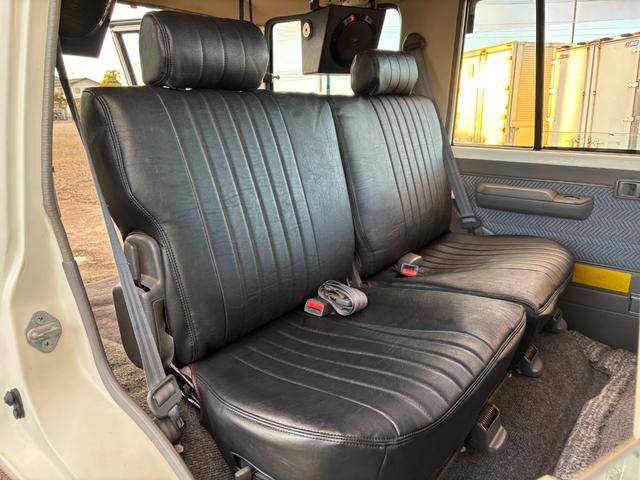 ランドクルーザー70 LX ランクル70/ランクル77/ディーゼル/5速MT/前後デフロック/LX/リフトアップ/社外ルーフラック/リアラダー/SUPER OFF ROADERフォグランプ/ウィンチ/ETC/シートカバー(31枚目)