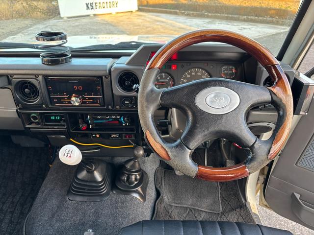 ランドクルーザー70 LX ランクル70/ランクル77/ディーゼル/5速MT/前後デフロック/LX/リフトアップ/社外ルーフラック/リアラダー/SUPER OFF ROADERフォグランプ/ウィンチ/ETC/シートカバー(33枚目)