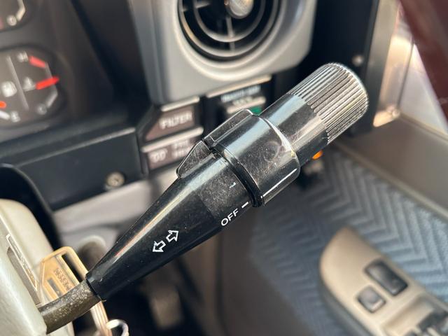 ランドクルーザー70 LX ランクル70/ランクル77/ディーゼル/5速MT/前後デフロック/LX/リフトアップ/社外ルーフラック/リアラダー/SUPER OFF ROADERフォグランプ/ウィンチ/ETC/シートカバー(36枚目)
