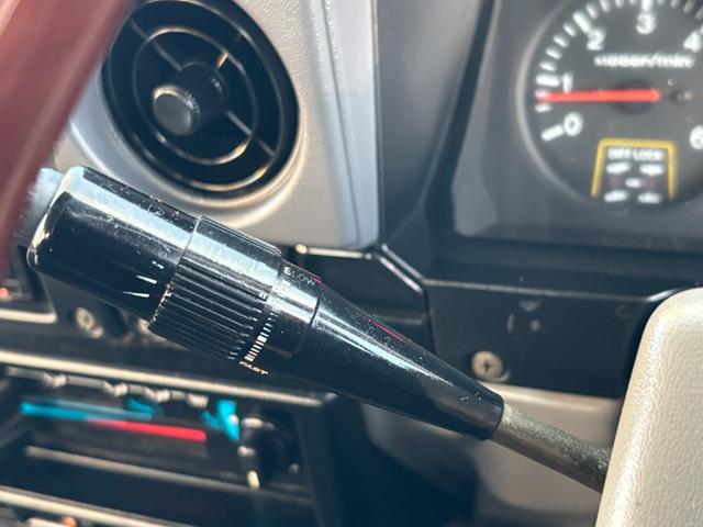 ランドクルーザー70 LX ランクル70/ランクル77/ディーゼル/5速MT/前後デフロック/LX/リフトアップ/社外ルーフラック/リアラダー/SUPER OFF ROADERフォグランプ/ウィンチ/ETC/シートカバー(37枚目)