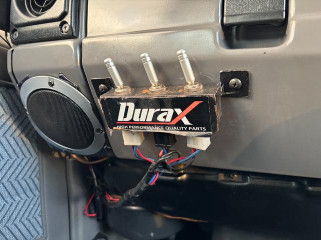 ランドクルーザー70 LX ランクル70/ランクル77/ディーゼル/5速MT/前後デフロック/LX/リフトアップ/社外ルーフラック/リアラダー/SUPER OFF ROADERフォグランプ/ウィンチ/ETC/シートカバー(39枚目)