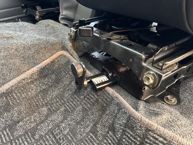 ランドクルーザー70 LX ランクル70/ランクル77/ディーゼル/5速MT/前後デフロック/LX/リフトアップ/社外ルーフラック/リアラダー/SUPER OFF ROADERフォグランプ/ウィンチ/ETC/シートカバー(43枚目)