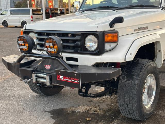 ランドクルーザー70 LX ランクル70/ランクル77/ディーゼル/5速MT/前後デフロック/LX/リフトアップ/社外ルーフラック/リアラダー/SUPER OFF ROADERフォグランプ/ウィンチ/ETC/シートカバー(49枚目)