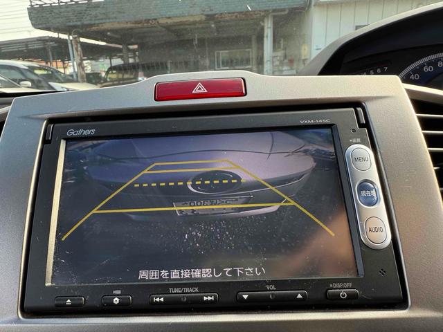 フリードスパイク Ｇ　ジャストセレクション　ＥＴＣ　バックカメラ　ナビ　両側スライド・片側電動　ＨＩＤ　キーレスエントリー　電動格納ミラー　ウォークスルー　ＣＶＴ　ＣＤ　ＵＳＢ　ミュージックプレイヤー接続可　盗難防止システム　衝突安全ボディ（4枚目）