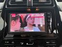 TV付きの車となっております。ドライブの合間の休憩中に気になる番組を見ることができます。