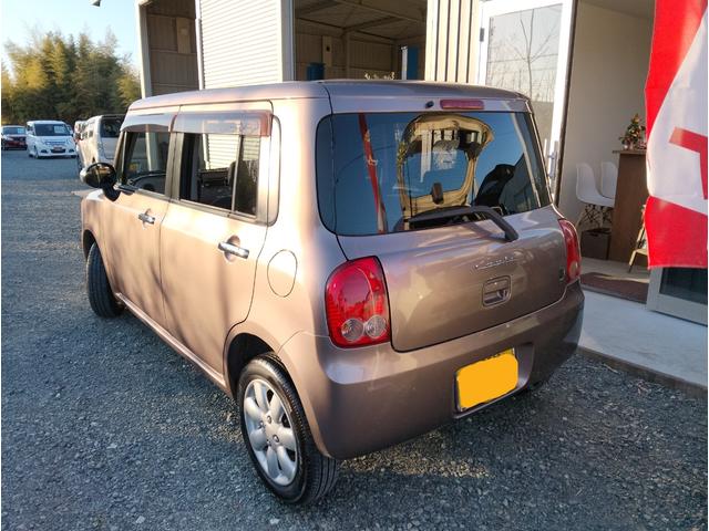 アルトラパン １０ｔｈアニバーサリーリミテッド　法定点検実施後エンジンオイル・オイルエレメント・ワイパーゴム３本交換　純正アルミ付き　純正ＣＤプレイヤー　オートエアコン　プッシュスタート　シートヒーター　ベンチシート　車検２０２７年２月まで（5枚目）