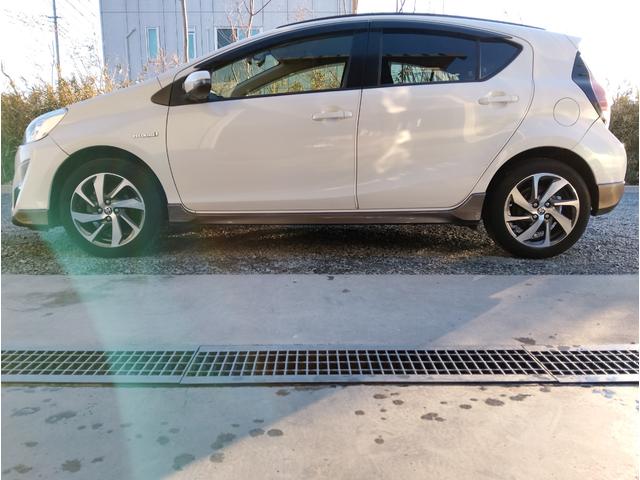 アクア X-アーバン 車検2年付き(エンジンオイル・オイルフィルター・ブレーキオイル・ワイパゴム3本交換)純正ナビ TV BT バックカメラ ETC フルエアロ 純正アルミホイール オートエアコン キーレスエントリー(4枚目)