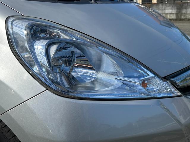フィットハイブリッド スマートセレクション　ワンオーナー　スマートキー　ＨＩＤ　禁煙車　オートエアコン　クルーズコントロール　ＣＤ　ＭＤ　プライバシーガラス　ドアバイザー（7枚目）