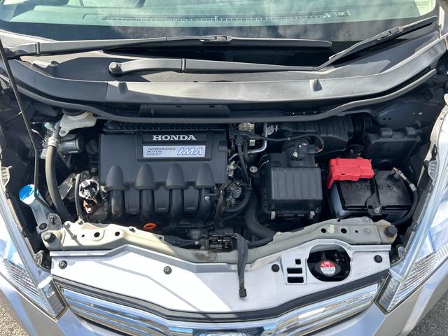 フィットハイブリッド スマートセレクション　ワンオーナー　スマートキー　ＨＩＤ　禁煙車　オートエアコン　クルーズコントロール　ＣＤ　ＭＤ　プライバシーガラス　ドアバイザー（9枚目）