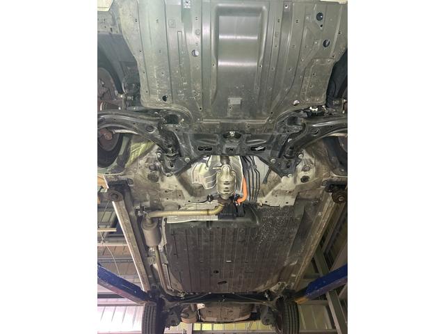 フィットハイブリッド スマートセレクション　ワンオーナー　スマートキー　ＨＩＤ　禁煙車　オートエアコン　クルーズコントロール　ＣＤ　ＭＤ　プライバシーガラス　ドアバイザー（10枚目）