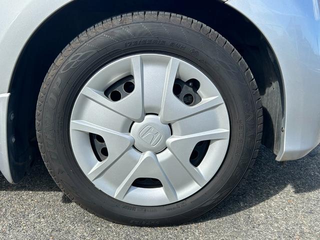 フィットハイブリッド スマートセレクション　ワンオーナー　スマートキー　ＨＩＤ　禁煙車　オートエアコン　クルーズコントロール　ＣＤ　ＭＤ　プライバシーガラス　ドアバイザー（11枚目）