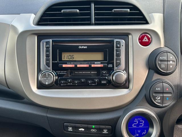 フィットハイブリッド スマートセレクション　ワンオーナー　スマートキー　ＨＩＤ　禁煙車　オートエアコン　クルーズコントロール　ＣＤ　ＭＤ　プライバシーガラス　ドアバイザー（20枚目）