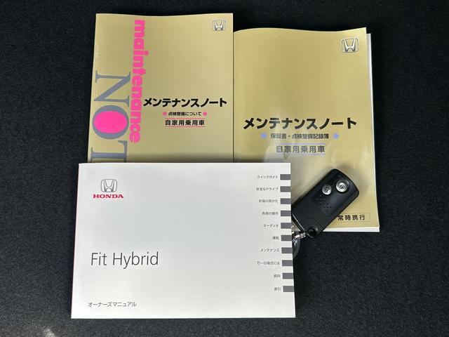 フィットハイブリッド スマートセレクション　ワンオーナー　スマートキー　ＨＩＤ　禁煙車　オートエアコン　クルーズコントロール　ＣＤ　ＭＤ　プライバシーガラス　ドアバイザー（24枚目）
