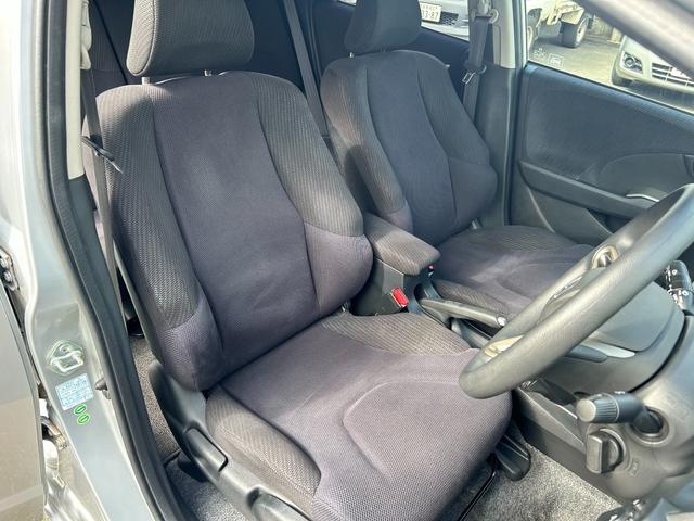 フィットハイブリッド スマートセレクション　ワンオーナー　スマートキー　ＨＩＤ　禁煙車　オートエアコン　クルーズコントロール　ＣＤ　ＭＤ　プライバシーガラス　ドアバイザー（26枚目）