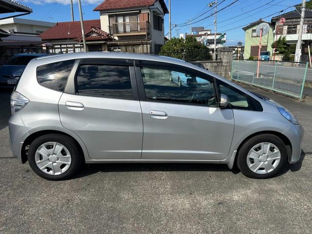 フィットハイブリッド スマートセレクション　ワンオーナー　スマートキー　ＨＩＤ　禁煙車　オートエアコン　クルーズコントロール　ＣＤ　ＭＤ　プライバシーガラス　ドアバイザー（34枚目）