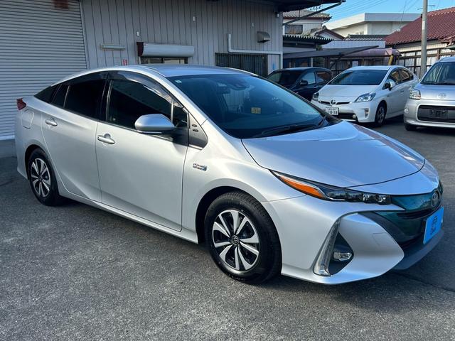 プリウスPHV S ワンオーナー 9インチ純正メモリーナビ 充電ケーブル付属 バックカメラ トヨタセーフティセンス レーダークルーズ LEDアダプティブヘッドライト シートヒーター ステアリングヒーター ETC2.0(2枚目)