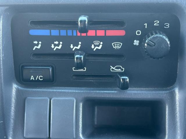 エアコン装備で暑い夏も、雨の日の結露対策も安心です！