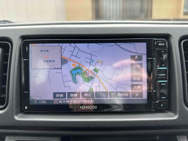 アルトワークス ベースグレード　ＥＴＣ　ナビ　ＴＶ　オートライト　ＨＩＤ　スマートキー　電動格納ミラー　ＭＴ　盗難防止システム　ＡＢＳ　ＥＳＣ　ＣＤ　Ｂｌｕｅｔｏｏｔｈ　アルミホイール　衝突安全ボディ　エアコン　パワーステアリング（3枚目）