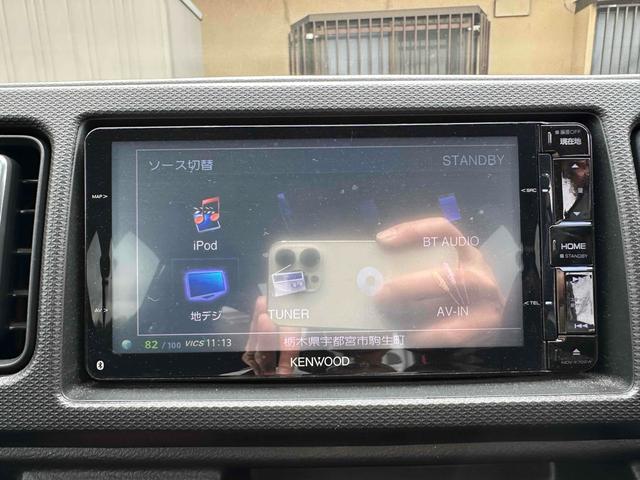 アルトワークス ベースグレード　ＥＴＣ　ナビ　ＴＶ　オートライト　ＨＩＤ　スマートキー　電動格納ミラー　ＭＴ　盗難防止システム　ＡＢＳ　ＥＳＣ　ＣＤ　Ｂｌｕｅｔｏｏｔｈ　アルミホイール　衝突安全ボディ　エアコン　パワーステアリング（5枚目）