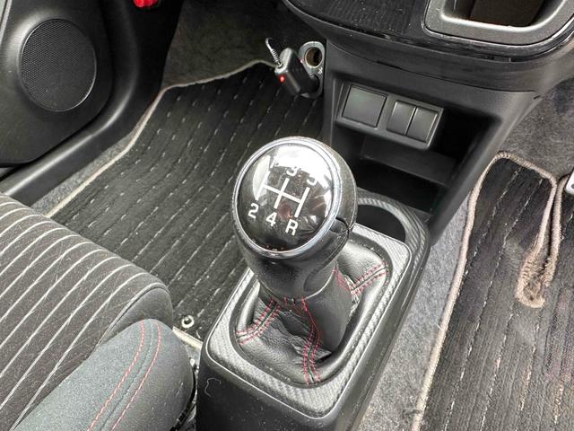 アルトワークス ベースグレード　ＥＴＣ　ナビ　ＴＶ　オートライト　ＨＩＤ　スマートキー　電動格納ミラー　ＭＴ　盗難防止システム　ＡＢＳ　ＥＳＣ　ＣＤ　Ｂｌｕｅｔｏｏｔｈ　アルミホイール　衝突安全ボディ　エアコン　パワーステアリング（7枚目）