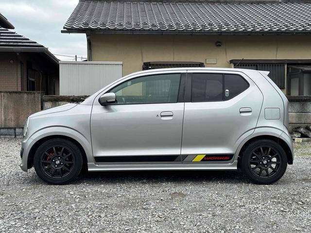 アルトワークス ベースグレード　ＥＴＣ　ナビ　ＴＶ　オートライト　ＨＩＤ　スマートキー　電動格納ミラー　ＭＴ　盗難防止システム　ＡＢＳ　ＥＳＣ　ＣＤ　Ｂｌｕｅｔｏｏｔｈ　アルミホイール　衝突安全ボディ　エアコン　パワーステアリング（18枚目）