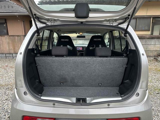 アルトワークス ベースグレード　ＥＴＣ　ナビ　ＴＶ　オートライト　ＨＩＤ　スマートキー　電動格納ミラー　ＭＴ　盗難防止システム　ＡＢＳ　ＥＳＣ　ＣＤ　Ｂｌｕｅｔｏｏｔｈ　アルミホイール　衝突安全ボディ　エアコン　パワーステアリング（19枚目）