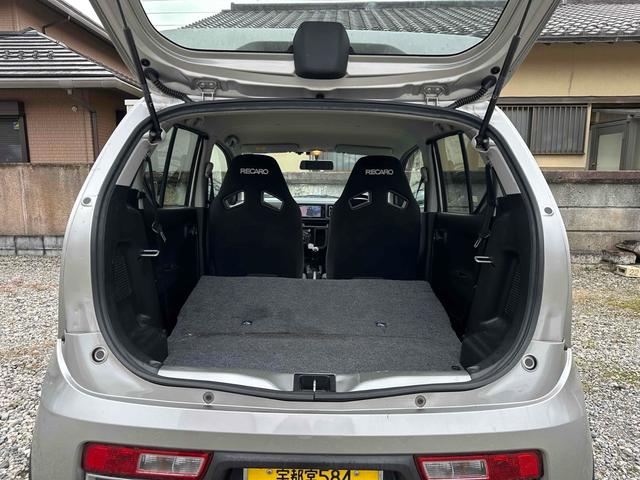 アルトワークス ベースグレード　ＥＴＣ　ナビ　ＴＶ　オートライト　ＨＩＤ　スマートキー　電動格納ミラー　ＭＴ　盗難防止システム　ＡＢＳ　ＥＳＣ　ＣＤ　Ｂｌｕｅｔｏｏｔｈ　アルミホイール　衝突安全ボディ　エアコン　パワーステアリング（21枚目）