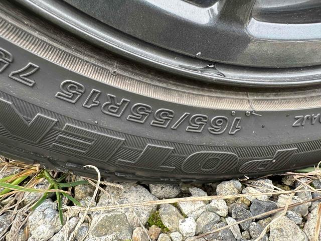 アルトワークス ベースグレード　ＥＴＣ　ナビ　ＴＶ　オートライト　ＨＩＤ　スマートキー　電動格納ミラー　ＭＴ　盗難防止システム　ＡＢＳ　ＥＳＣ　ＣＤ　Ｂｌｕｅｔｏｏｔｈ　アルミホイール　衝突安全ボディ　エアコン　パワーステアリング（25枚目）