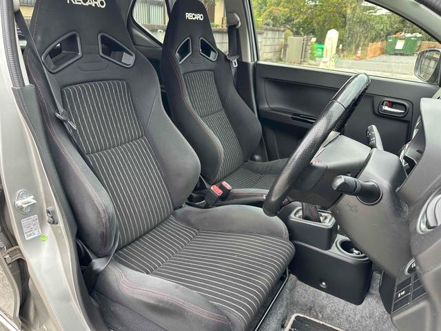 アルトワークス ベースグレード　ＥＴＣ　ナビ　ＴＶ　オートライト　ＨＩＤ　スマートキー　電動格納ミラー　ＭＴ　盗難防止システム　ＡＢＳ　ＥＳＣ　ＣＤ　Ｂｌｕｅｔｏｏｔｈ　アルミホイール　衝突安全ボディ　エアコン　パワーステアリング（28枚目）