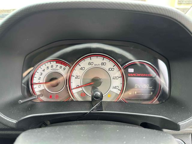 アルトワークス ベースグレード　ＥＴＣ　ナビ　ＴＶ　オートライト　ＨＩＤ　スマートキー　電動格納ミラー　ＭＴ　盗難防止システム　ＡＢＳ　ＥＳＣ　ＣＤ　Ｂｌｕｅｔｏｏｔｈ　アルミホイール　衝突安全ボディ　エアコン　パワーステアリング（29枚目）