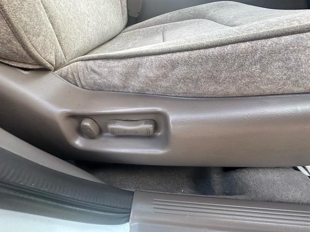 NISSAN LAUREL 25MEDALIST