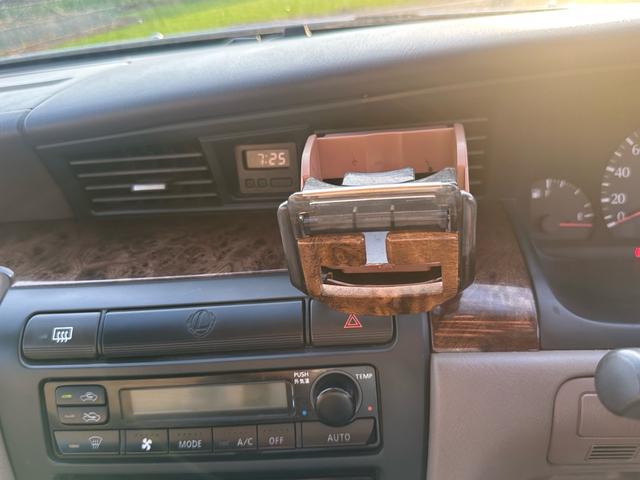 NISSAN LAUREL 25MEDALIST
