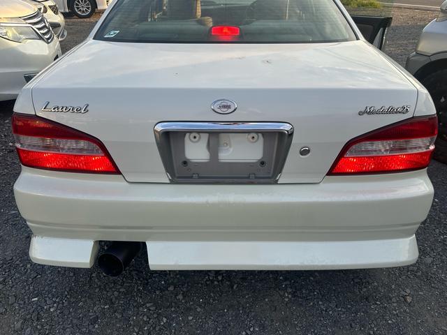 NISSAN LAUREL 25MEDALIST