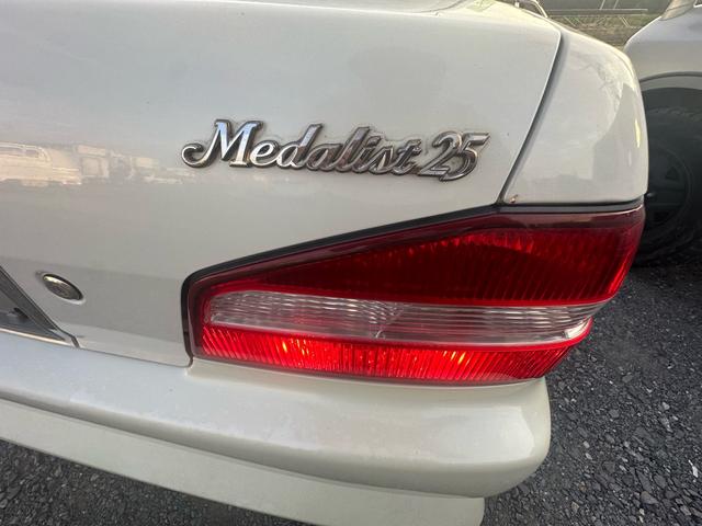 NISSAN LAUREL 25MEDALIST