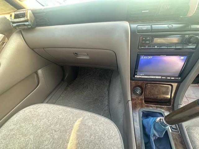 NISSAN LAUREL 25MEDALIST