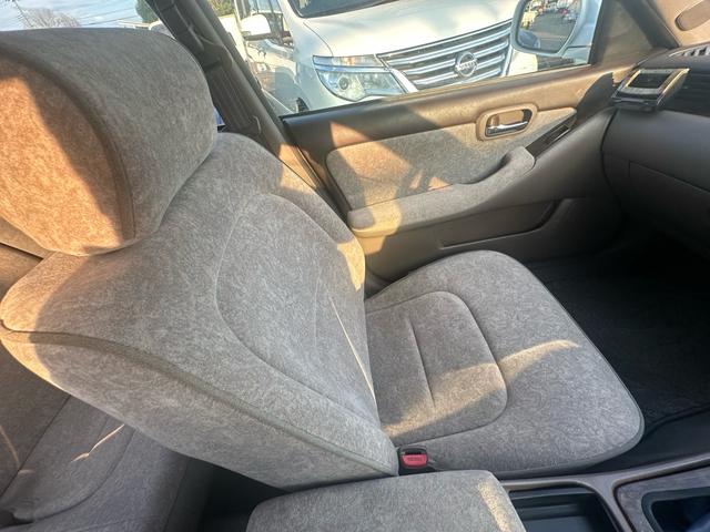 NISSAN LAUREL 25MEDALIST